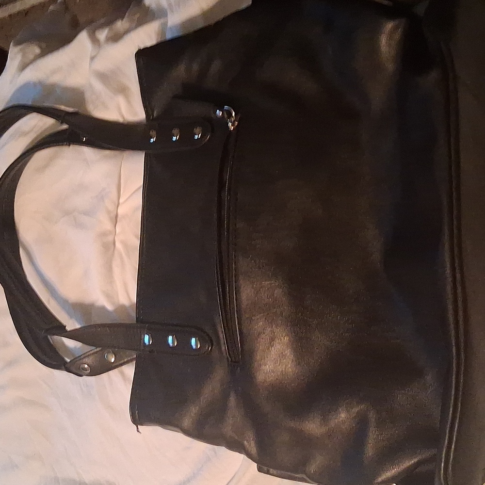 Relic Elegant Black Leather Tote Bag - Picture 2 of 4